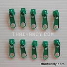 หัวซิปฟันไนลอน ป้าย ขนาดเบอร์ 5  บรรจุ 20 อัน สีเขียวใบไม้