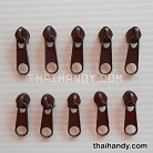 หัวซิปฟันไนลอน ป้าย ขนาดเบอร์ 5  บรรจุ 20 อัน สีน้ำตาล