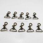 คอหมาโลหะ ปากโค้ง ขนาด 2.5x4.21 cm  บรรจุ 10 อัน สีทองรมดำ