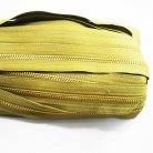 รางผ้าซิปเฉพาะรางซิป ฟันเหล็ก ขนาดเบอร์ 3 ฟันสีทองเหลือง บรรจุ 12 หลา สีกากีอ่อน