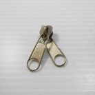 หัวซิปฟันไนลอน ป้าย 2 หาง ขนาดเบอร์ 5  บรรจุ 10 อัน สีนิเกิ้ล รูป 2