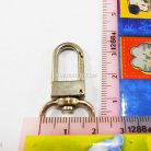 คอหมาโลหะ หลุยส์ ขนาด 1.5x3.7 cm  บรรจุ 10 อัน สีนิเกิ้ล รูป 2