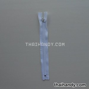 รางผ้าซิปสำเร็จรูป ฟันไนลอน ขนาดเบอร์ 3 ยาว 8 นิ้ว บรรจุ 1 ชุด สีขาว Y501 รูปเต็ม