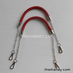 สายกระเป๋าเชือกเปียต่อโซ่ พร้อมคอหมา ขนาดยาว 60 cm  บรรจุ 1 คู่ สีแดงเข้ม รูปเต็ม