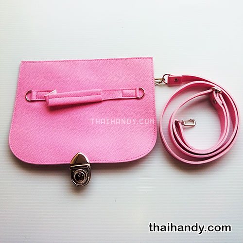 ฝาปิดกระเป๋าพร้อมสาย พร้อมสายหนัง ขนาด 25.5x19.7 cm  บรรจุ 1 อัน สีชมพูอ่อน รูปเต็ม