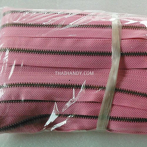รางผ้าซิปเฉพาะรางซิป ฟันเหล็ก ขนาดเบอร์ 3 ฟันสีทองรมดำ บรรจุ 12 หลา สีชมพูอ่อน รูปเต็ม