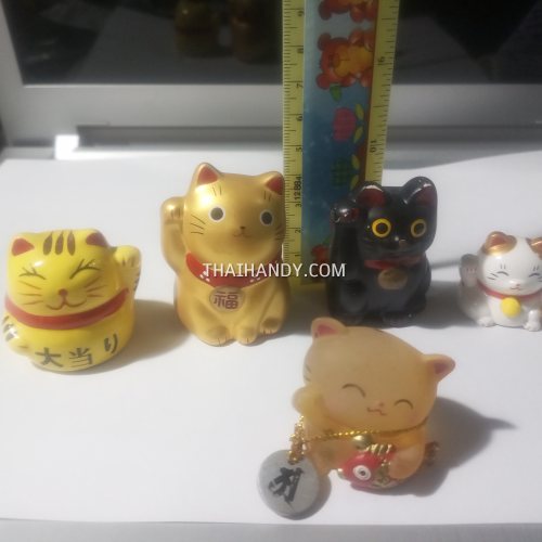 ตุ๊กตาแมวมงคล  2 แบบ ขนาด 7 นิ้ว บรรจุ 1 ชุด สีรวม รูปเต็ม